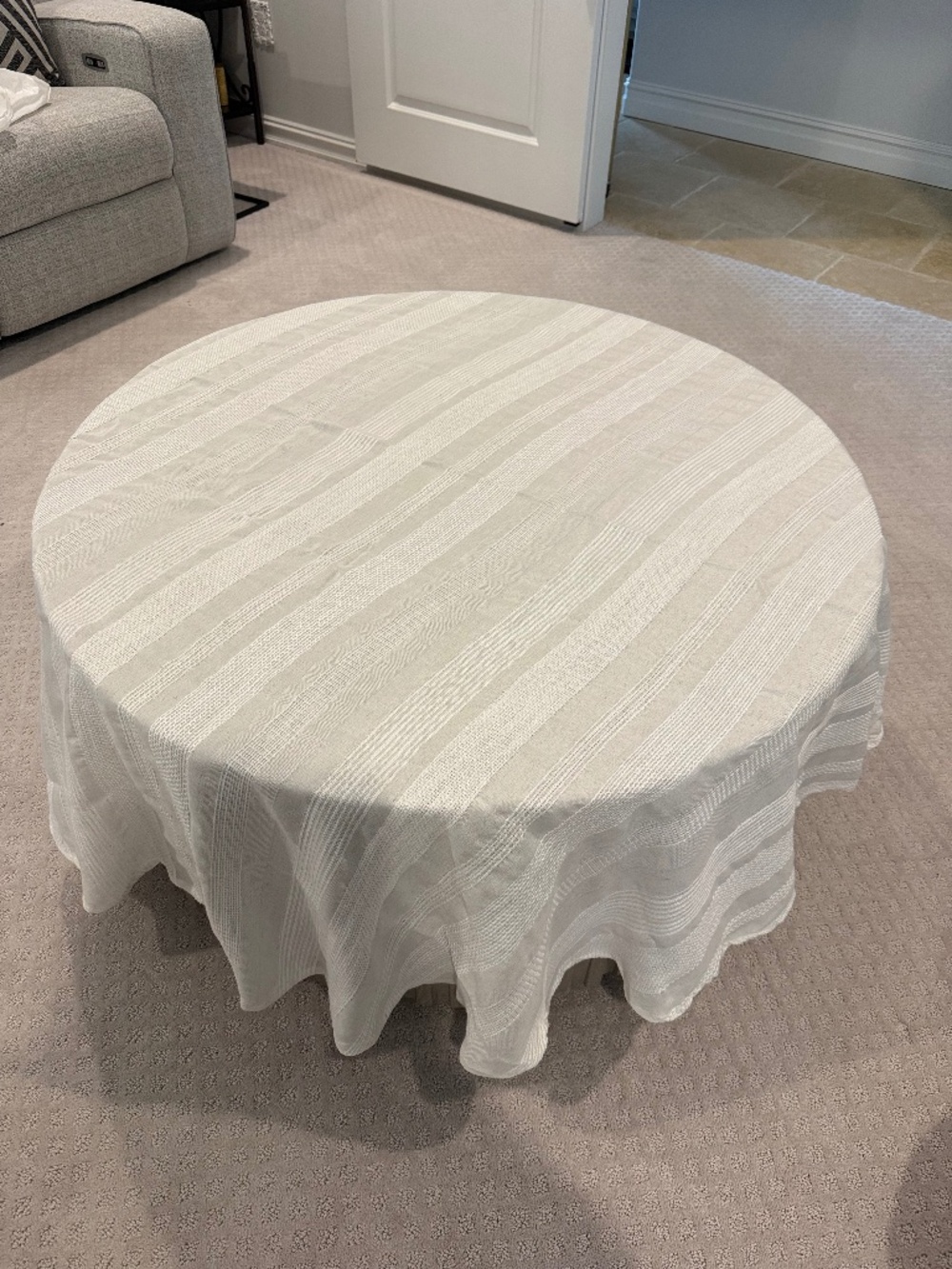 Ralph Lauren 70" Round Beige & White Table Clothe